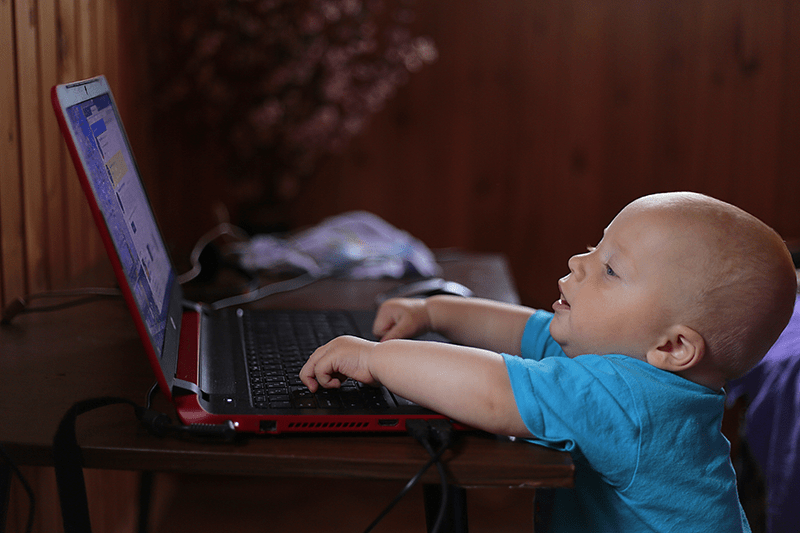 niños uso ordenador