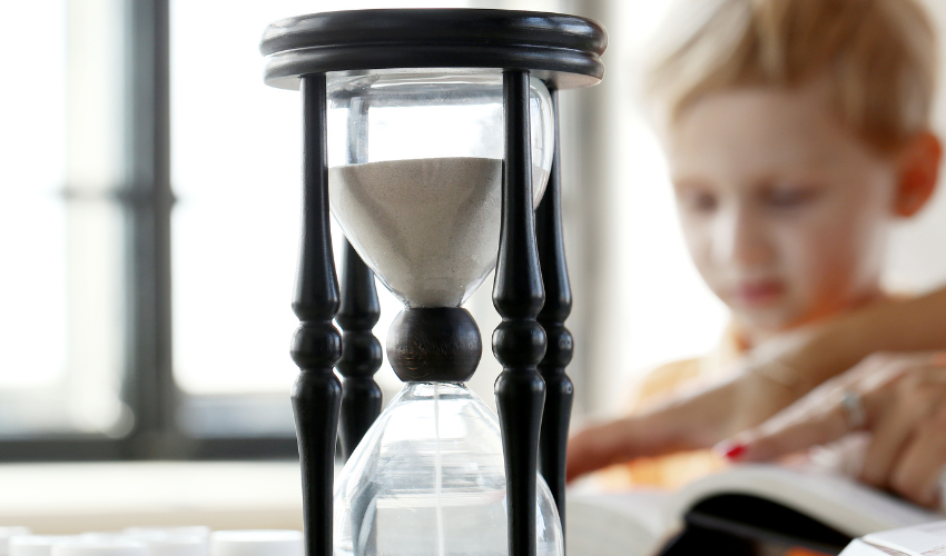 Cómo un simple reloj de arena puede ser la mejor idea para el día a día con  nuestros hijos - Educar es todo